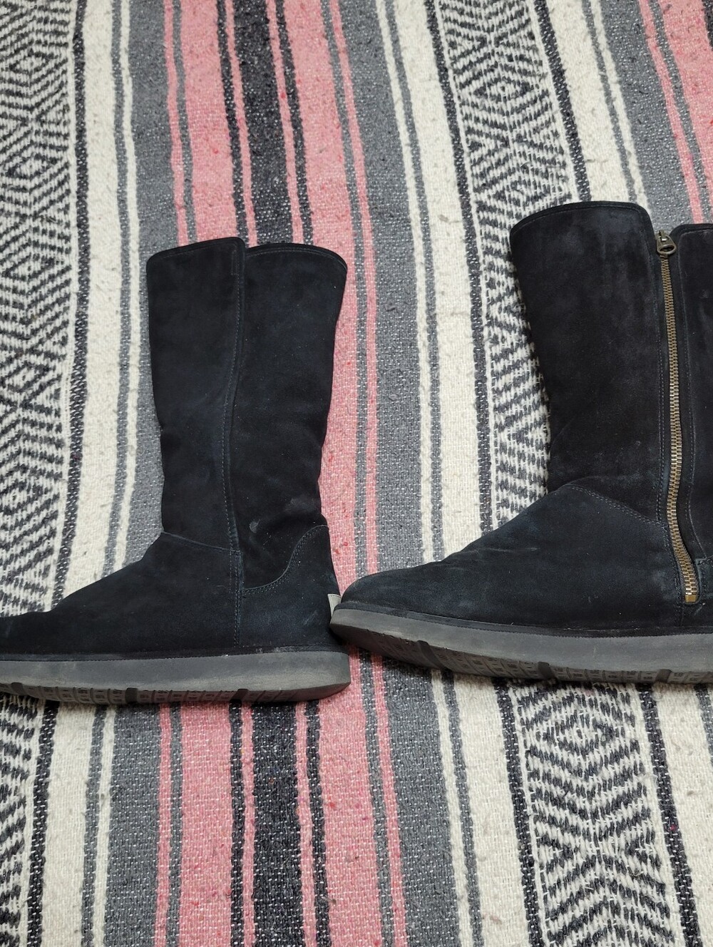 ugg boots - Picture 2 of 8